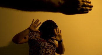 Denúncias de violência contra a mulher somam 105,6 mil em 2020